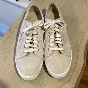 Man sneakers